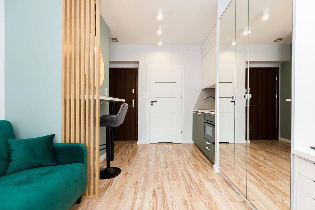 Easy & Comfortable, With Balcony, Very Close To The Center Warschau Buitenkant foto